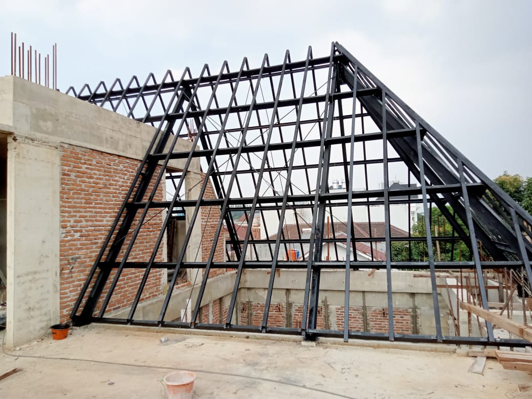 Pembuatan Kerangka Atap Rumah Tinggal